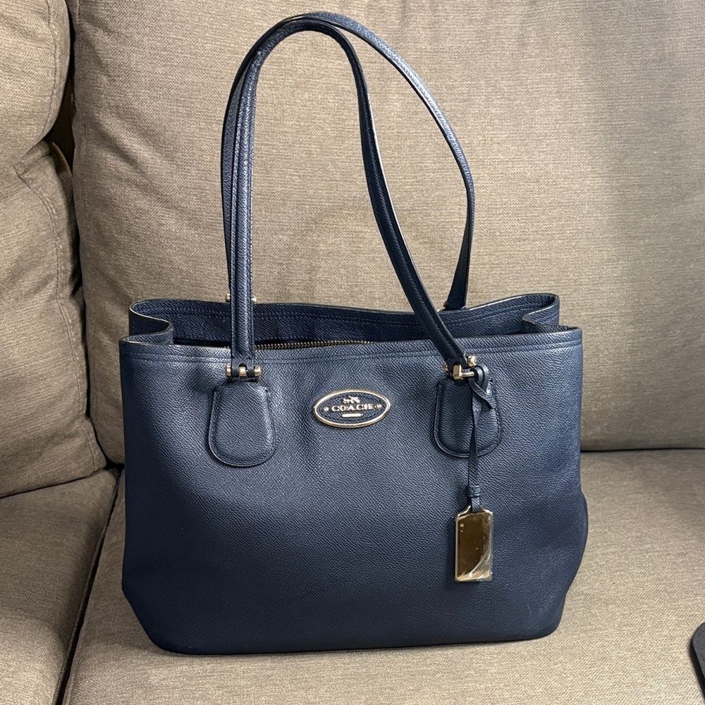Coach kitt Carryall  Navy Leather Tote B1677